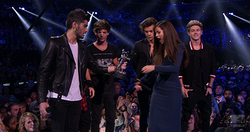 Selena Gomez, One Direction, VMA GIFs Selena Gomez, One Direction, VMA GIFs